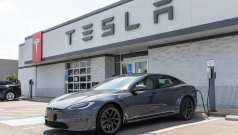 SKN | Tesla at a Crossroads: Is Growth Potential Enough to Justify Its Valuation?