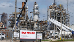 SKN | U.S. Crude Surges Nearly 10% as Global Buyers Rush for Barrels, Narrowing the Gap With Brent