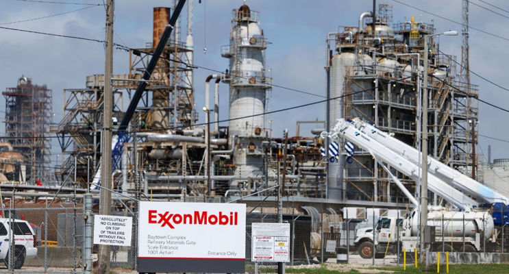 SKN | U.S. Crude Surges Nearly 10% as Global Buyers Rush for Barrels, Narrowing the Gap With Brent