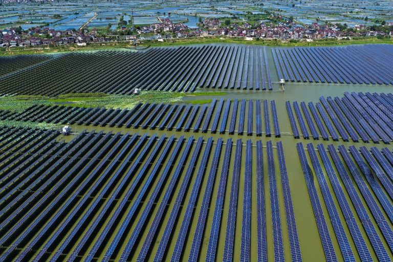 SKN | China’s Solar Surge Drives First Energy Emissions Dip in 2025 — A Turning Point for Global Carbon Trends?