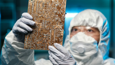 SKN | Micron Shares Slide Despite Surging Data Center Memory Demand