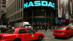 SKN | Nasdaq Slides as Iran Blockade Sparks Oil Shock and Tech Selloff