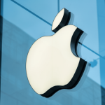 SKN | Can Apple Sustain Its Momentum as Tim Cook Steps Aside and a New CEO Takes Over