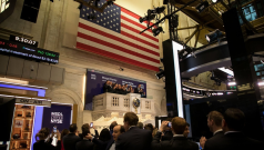 SKN | US Markets Show Mixed Momentum as Nasdaq Holds Gains While Dow Slips