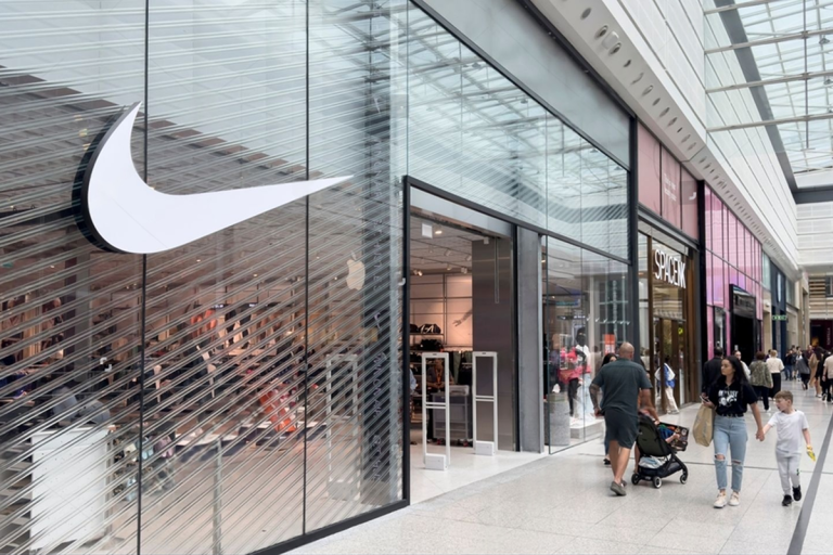 SKN | Nike Stock Drops After Earnings — What Are the Key Risks and Turning Points Ahead?