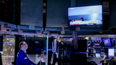 SKN | US Markets Advance as Tech Leads While Small Caps Lag Behind