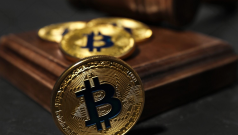 SKN | Bitcoin Faces Critical $80,000 Barrier as Options Traders Build Strategic “Electric Fence”