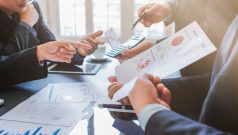 SKN | Why More Investors Are Diversifying Their Wealth Through U.S. Banks Right Now