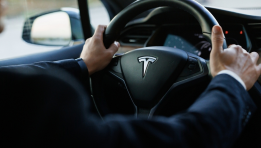 SKN | Tesla Faces Prolonged Selloff—What’s Driving the Potential 8-Week Losing Streak?