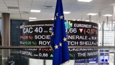 SKN | Euronext 100 Consolidates Near 1,816: Is the European Blue-Chip Index Preparing for a Sustained Breakout?