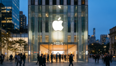 SKN | Can Apple’s Next CEO Sustain Strong Growth While Meeting Rising Investor Expectations?
