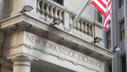 SKN | U.S. Markets Trade Mixed as Investors Weigh Volatility, Dollar Weakness, and Growth Outlook