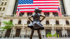 SKN | U.S. Markets Trade Mixed as Small Caps Rally While Tech Indexes Face Pressure