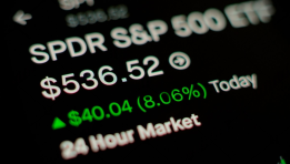 SKN | SPY ETF Climbs Toward Record Highs as Investor Confidence Supports Broad US Equity Rally