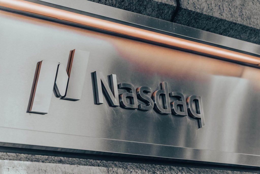 SKN | NASDAQ Composite Surges 4.51% in Strong Weekly Rebound as Tech Momentum Accelerates