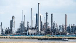 SKN | VanEck Oil Refiners ETF (CRAK) Draws Investor Interest as Energy Refining Sector Strengthens