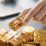 SKN | Gold Falls as US Dollar and Treasury Yields Surge on Inflation Worries