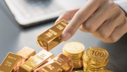 SKN | Gold Falls as US Dollar and Treasury Yields Surge on Inflation Worries