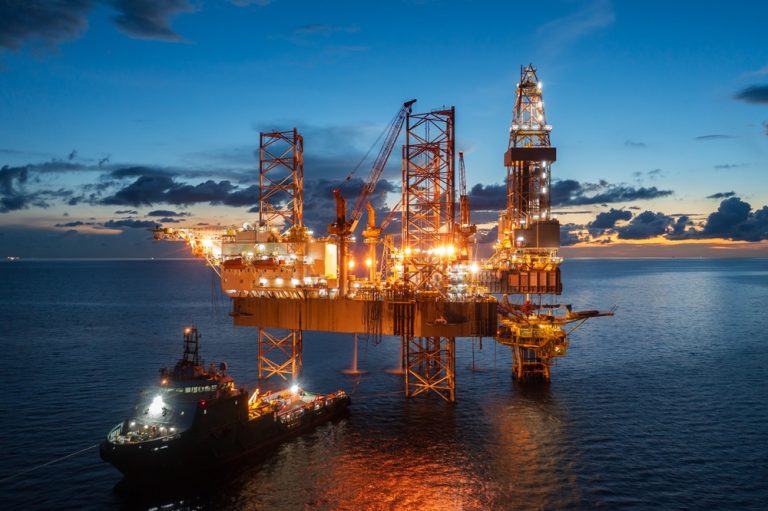 SKN | Oil Pulls Back as Iran Conflict Persists and Hormuz Restrictions Continue