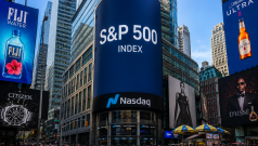 SKN | S&P 500 Heads for Weekly Loss as Chip Stocks Retreat Amid AI Spending Concerns
