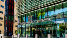 SKN |  Tel Aviv Stocks Extend June Selloff as TA-125 Falls Below 4,000 and Bonds Join Market Retreat