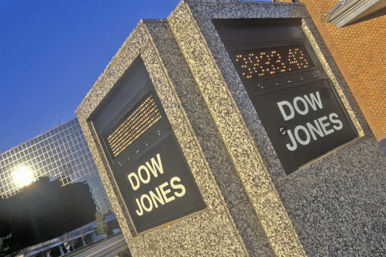 SKN | Dow Jones Extends Rally as Investors Embrace Risk Ahead of Key Economic Signals