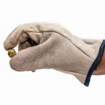 SKN | Gold Futures Plunge Below $4,400 After Sharp Late-Week Liquidation — Has the Precious Metal Lost Its Safe-Haven Premium?