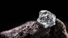 SKN | Platinum Futures Under Pressure Despite Late-Week Surge as Industrial and Macro Uncertainties Linger