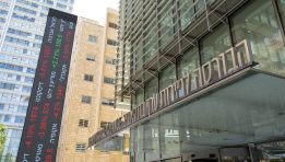 SKN |  Tel Aviv Stocks Reverse Lower as Broad Selloff Erases Prior Day Gains Despite Resilient Bond Market