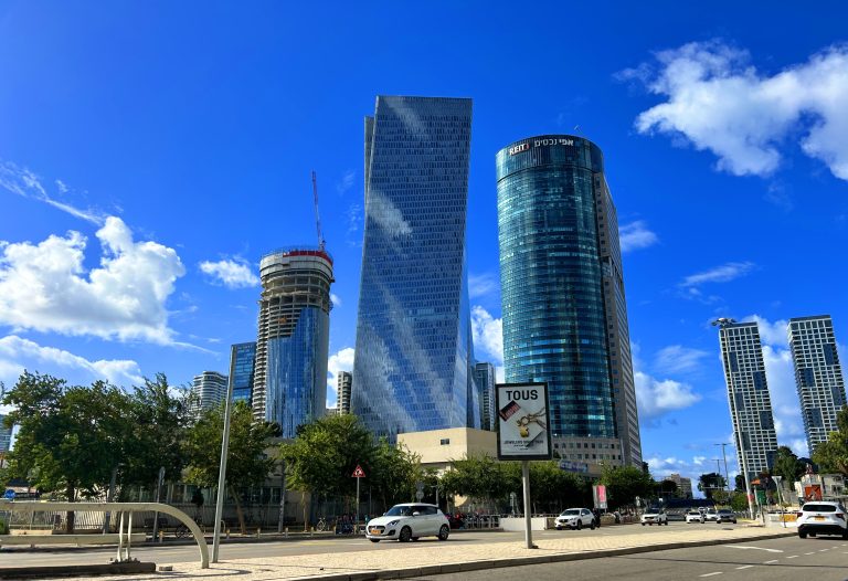 SKN | Tel Aviv Stocks Show Mixed Performance as TA-35 Holds Higher While Mid-Caps and Value Shares Retreat