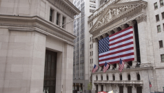 SKN | U.S. Markets Advance as Technology Stocks Lead While Small Caps Lag