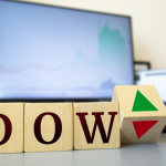 SKN | Dow Jones Pares Weekly Losses as Tech Influx and Pre-Earnings Holding Pattern Steady Blue-Chip Volatility