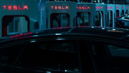 SKN | Should Investors Buy Tesla Before Earnings or Wait for Greater Clarity on AI and Robotaxis?