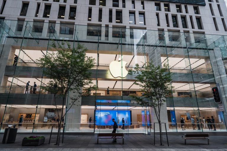 SKN | Apple Briefly Tops $5 Trillion Market Value Ahead of Quarterly Earnings