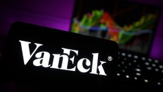 SKN | Can Gold-Mining Stocks Extend Their Momentum as Gold Remains a Global Market Focus?