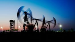 SKN | Oil Climbs as Escalating U.S.-Iran Conflict Raises Fears Over Strait of Hormuz and Red Sea Supply Routes
