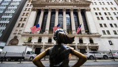 SKN | Wall Street Trades Lower as U.S. Dollar Strengthens While Brazil and Small Caps Advance
