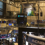 SKN | U.S. Stocks Hold Near Records as Small Caps Lead While Dollar Weakens