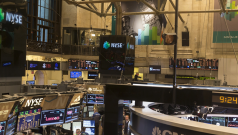 SKN | U.S. Stocks Hold Near Record Levels as Markets Trade Mixed on August 28