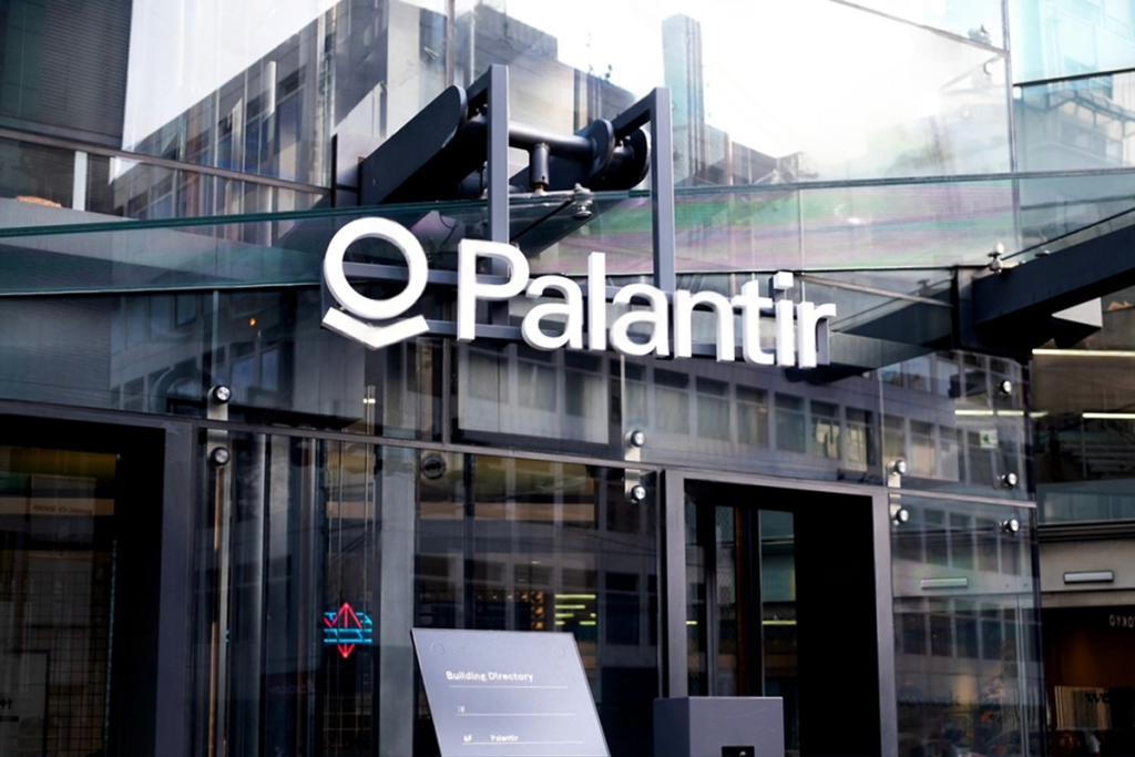 SKN | Palantir Raises Revenue Outlook as Commercial AI Business Accelerates