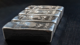 SKN | Silver Prices Retreat as Citi Doubles Down on Long-Term Outlook Amid Market Volatility