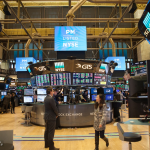 SKN | U.S. Stocks Trade Mixed as Technology Weakness Offsets Blue-Chip Strength
