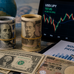 SKN | Dollar Edges Higher as Markets Await Iran Deal Developments and Key U.S. Jobs Report