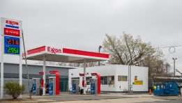 SKN | Trump Says Exxon Is ‘Going In’ to Venezuela as U.S. Accelerates Oil Deals