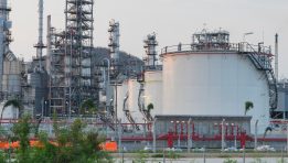 SKN | Oil Prices Slip as Markets Weigh Iran Truce Hopes Against Supply Risks