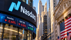 SKN | Nasdaq Falls as Oil Surges Ahead of Earnings and Key Economic Data