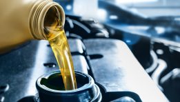 SKN | U.S. Crude Oil Surge Above $100 as Iran Attacks Strait of Hormuz and Ukraine Threatens Russian Refineries