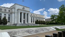 SKN | Fed Officials Warn Inflation Remains Persistent as Strong U.S. Data Revives Rate-Hike Risks