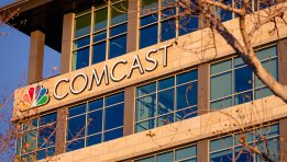 SKN | Comcast plans major job cuts and a $1 billion restructuring charge as mounting broadband subscriber losses pressure its business.